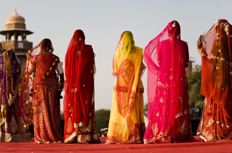 El sari la vestimenta femenina más popular de la India