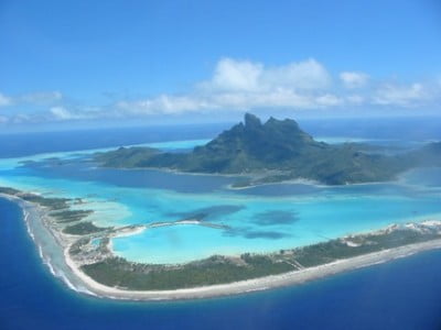 Agua turquesa en Bora Bora