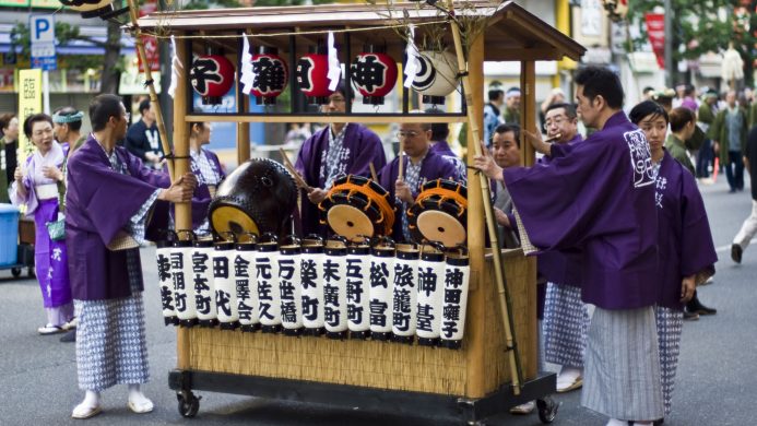 Celebración del festival Kanda Matsuri en Tokio