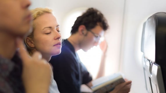 Dormir durante el vuelo para superar el miedo a volar