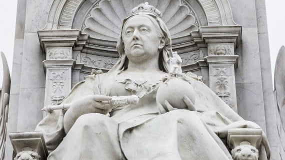 Estatua de la Reina Victoria de Inglaterra construida frente al Palacio de Buckingham