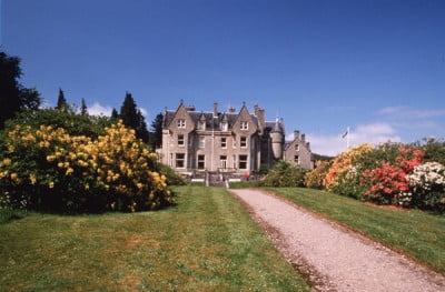 Fachada Glengarry Castle Hotel