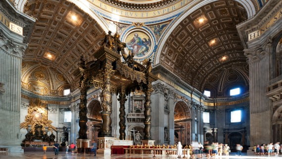 Interior de la Basílica de San Pedro, Roma, Italia