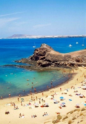 La playa de Lanzarote gente