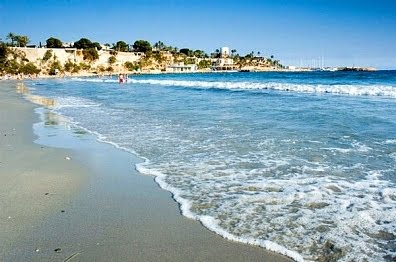 La playa de San Juan en Alicante mar