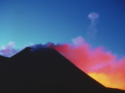 Mapa volcánico & volcanes en erupción