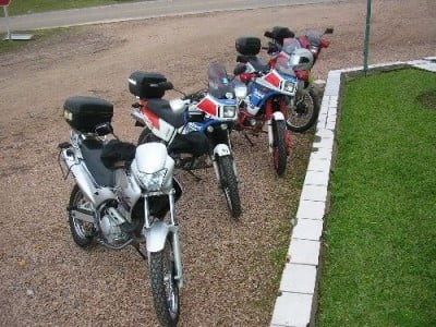 Motos