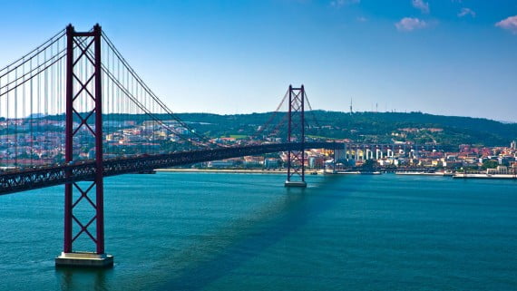 Puente 25 de Abril o Puente Salazar, Almada, Portugal