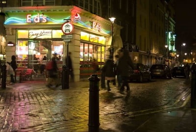 Las luces en el Soho de Londres