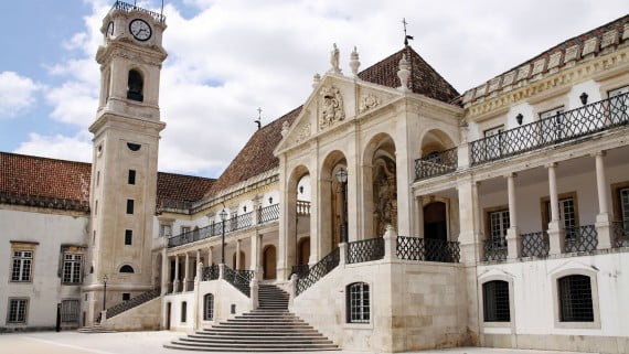 Uno de los edificios de la Velha Universidade, Coímbra, Portugal