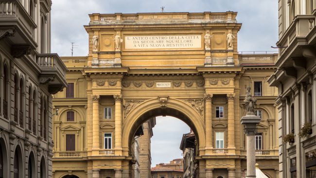 arco triunfal y columna