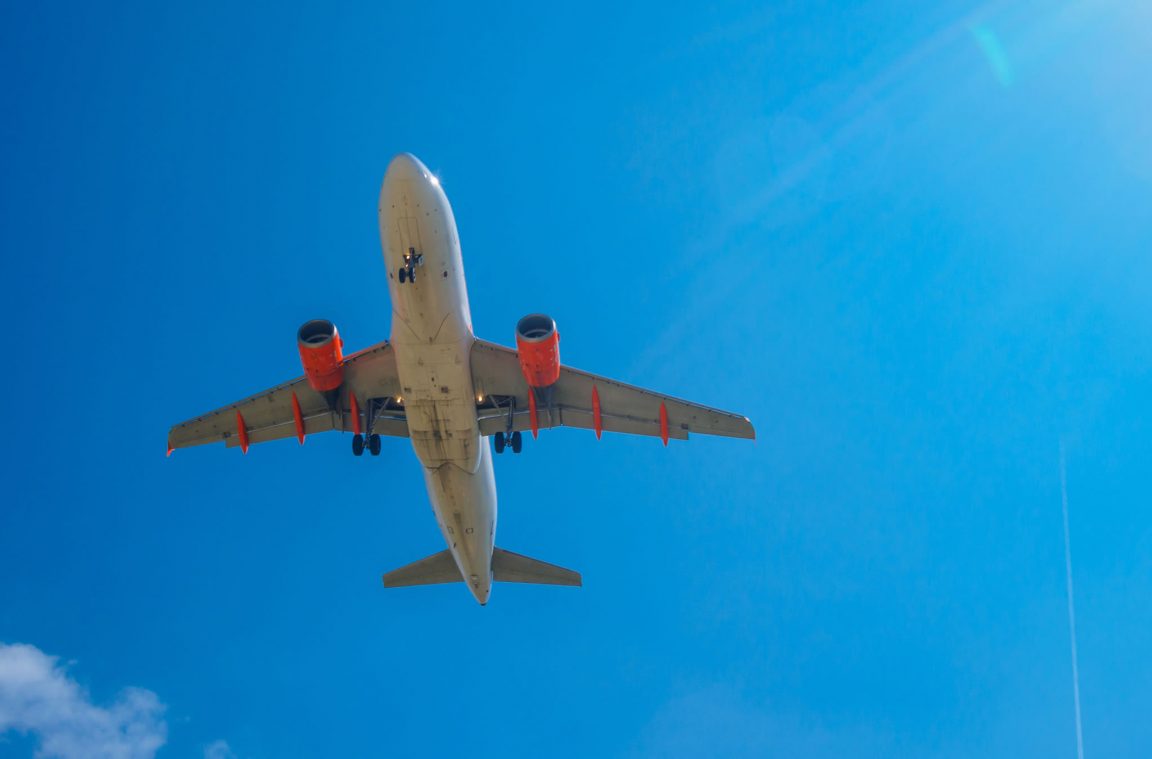 Avión de easyJet en pleno vuelo