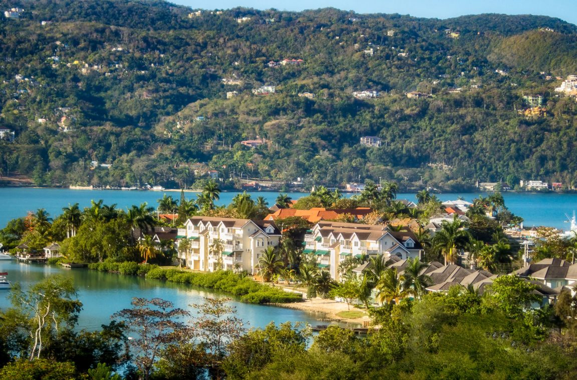 Bahía Montego: una ciudad de la costa de Jamaica