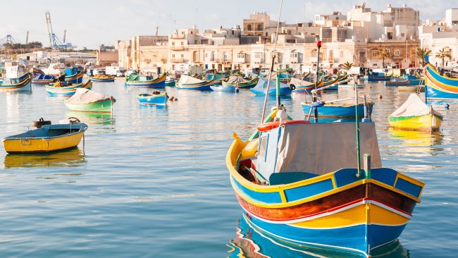 Botes de pesca típicos de Marsaxlokk, Malta