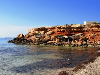 Casetas de pescadores en Cala Saona