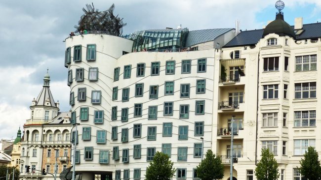 Dancing Building, un edificio de contrastes, en Praga