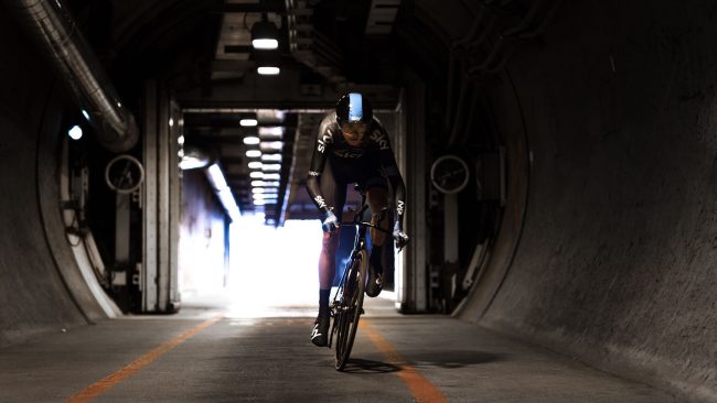 El Eurotúnel cruzado por primera vez por un ciclista