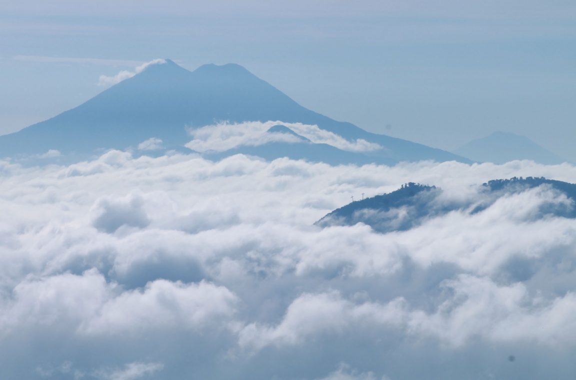 El volcán de San Vicente y sus fuentes termales, en El Salvador