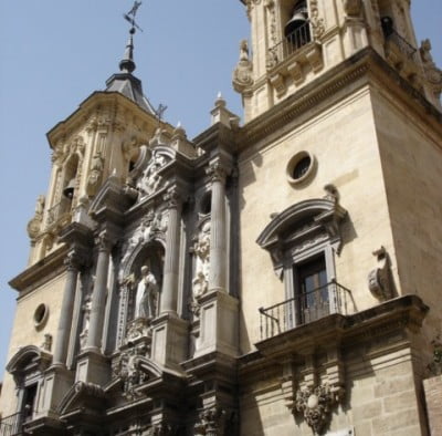 Fachada principal de la Basílica