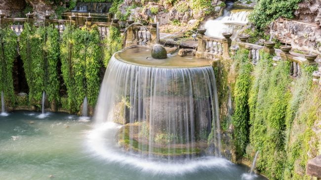 Fuente Oval, en la Villa de l'Este de Tivoli, Italia