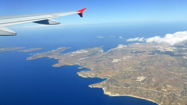 Llegada a Malta en avión o barco