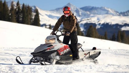 moto de nieve en astun