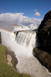 paisajes naturales Cascada y arco iris en Islandia.