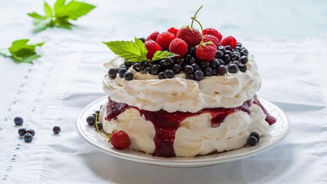 Pavlova: una tarta australiana crujiente