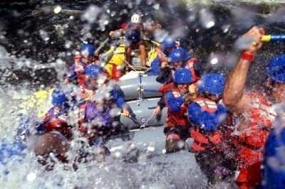 rafting en Madrid manteniendo el bote