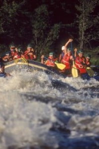 rafting en Valencia enfrentandose al río