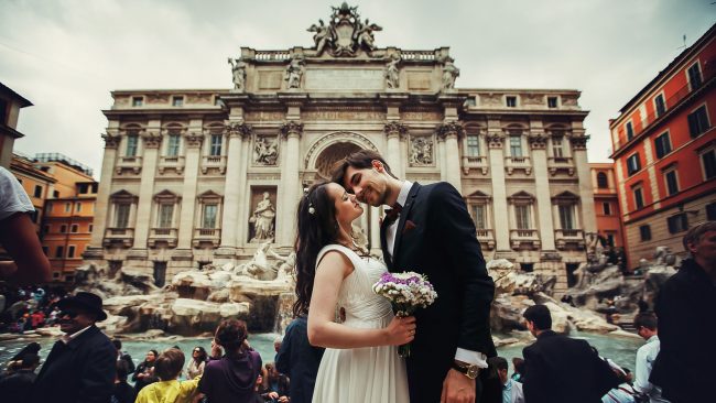 Sesión de fotos postboda durante un viaje a Roma