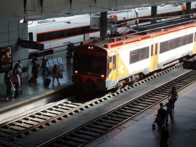 Tren en Estación Renfe de Sevilla