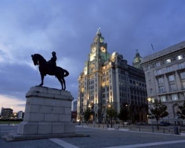 Turismo en Liverpool royal liver building