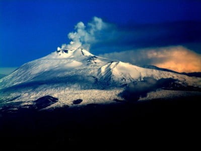 volcanes más importantes monte Etna en Sicilia Italia