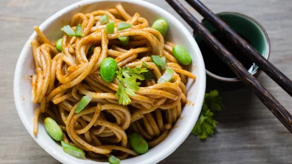 Chow Mein o fideos asiáticos