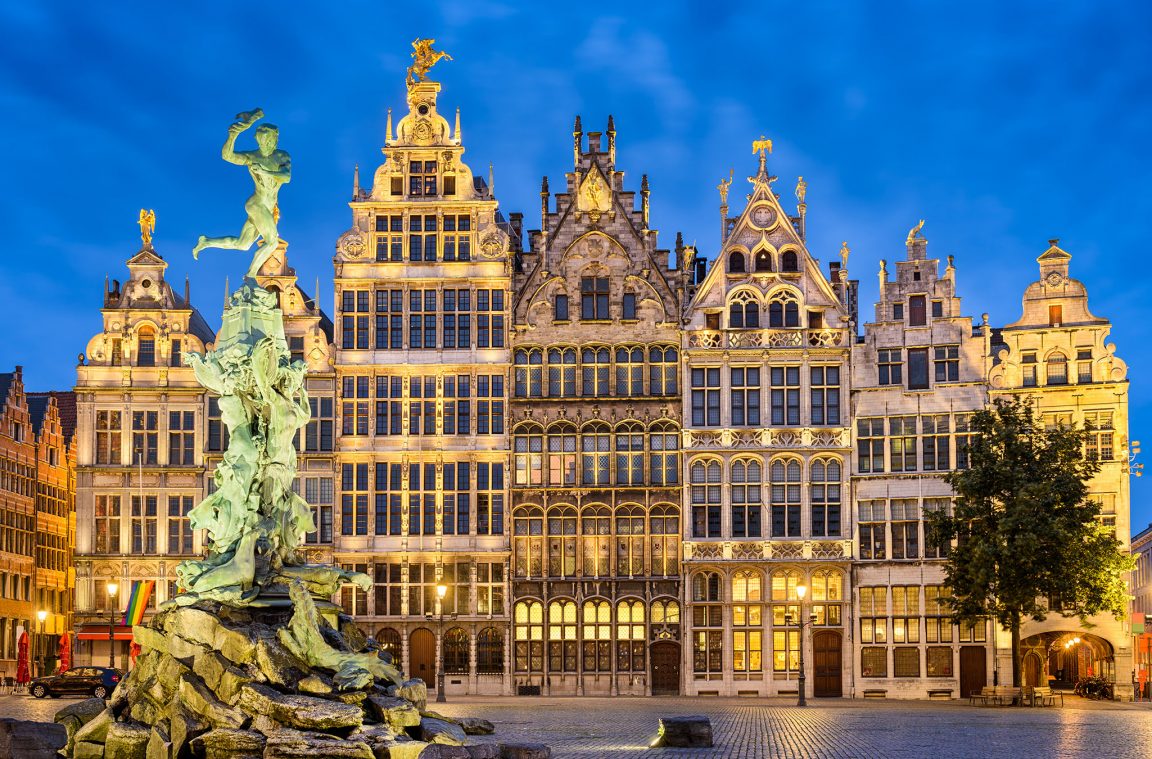 Die schöne Plaza Mayor in Antwerpen, Belgien