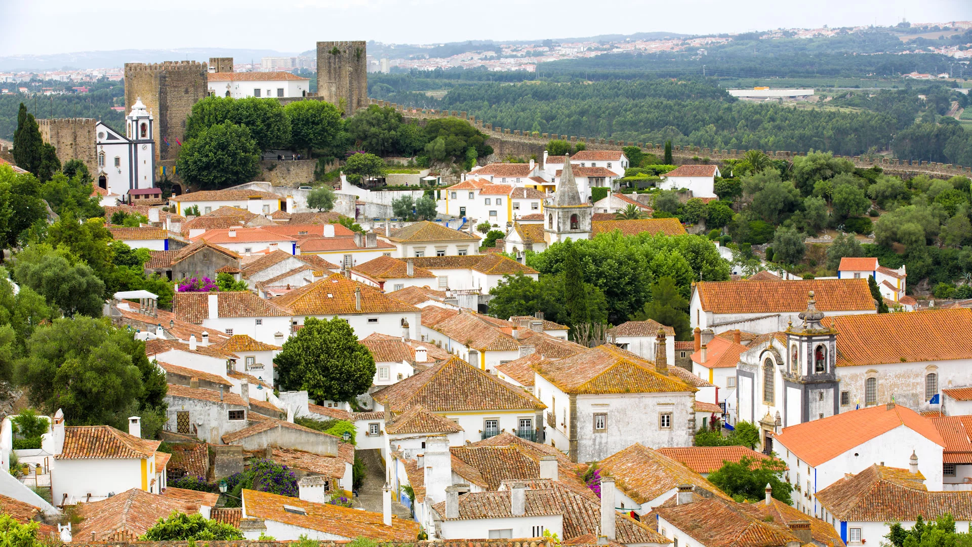 Traveling through the medieval village of Óbidos (Portugal)