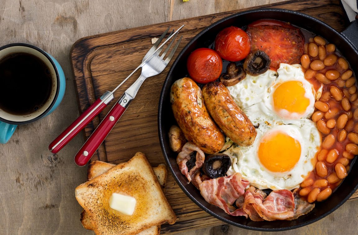 Englisches Frühstück: ein komplettes und nahrhaftes Gericht
