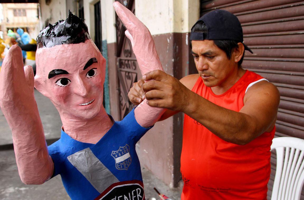 Herstellung von Puppen in Ecuador