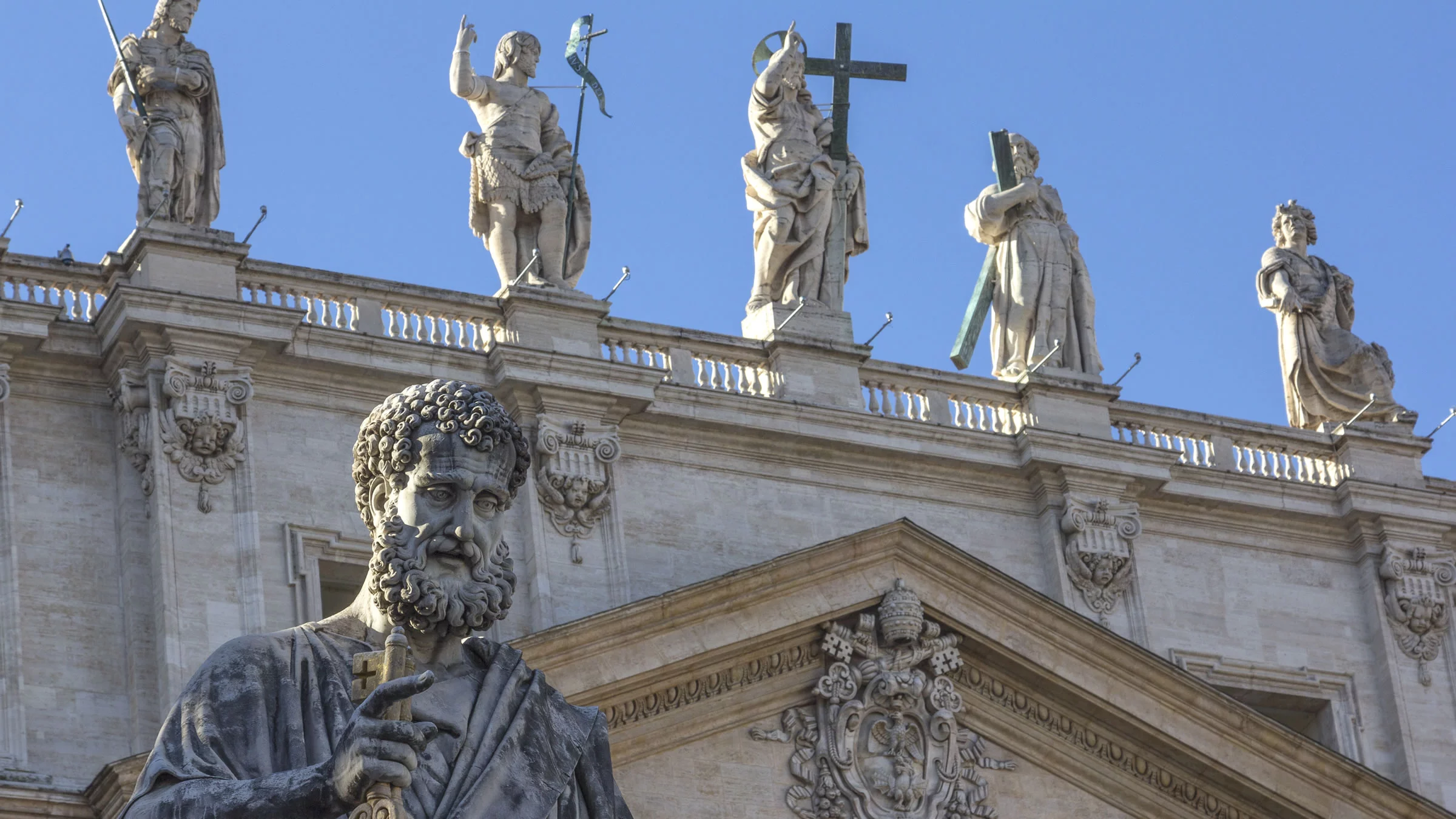 在梵蒂岡聖彼得大教堂的聖彼得雕像