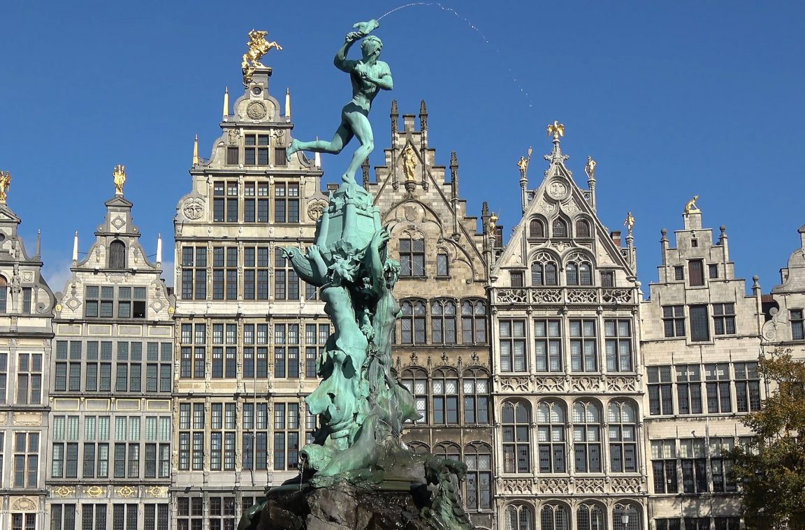 Antwerp'teki Brabo Çeşmesi
