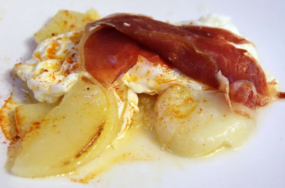 Andalusian tapas: broken or starry eggs