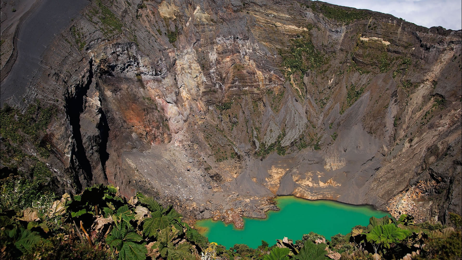 Irazú sumendiaren krater aintzira (Costa Rica)