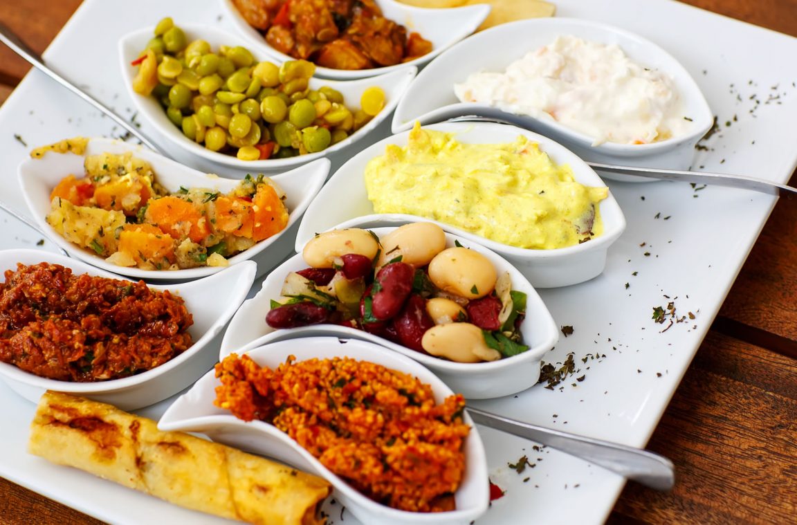 What are Greek mezzedes or appetizers?