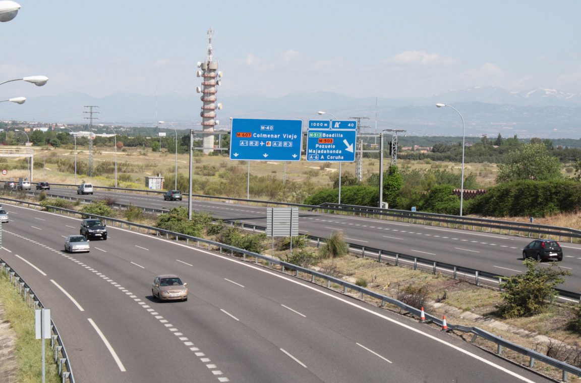 Die M-40: eine der Hauptautobahnen in Madrid