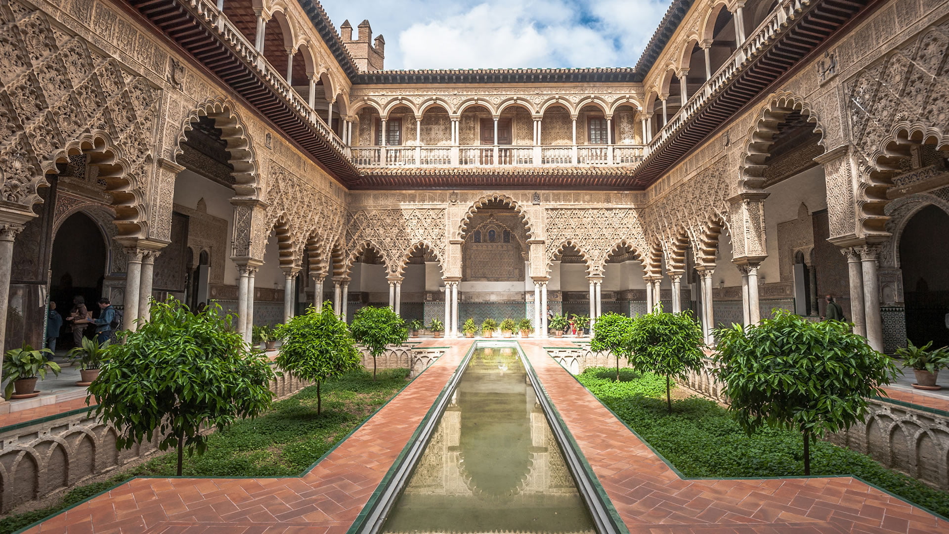 Patio interior de uno de los Reales Alcázares de Sevilla