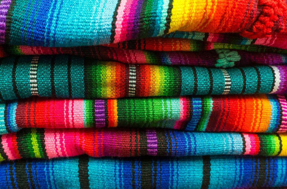 Tessuti colorati: un elemento essenziale dell'abbigliamento tradizionale nicaraguense