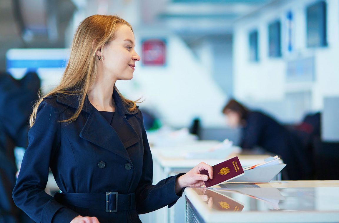 Viaxa aos Países Baixos cun pasaporte válido