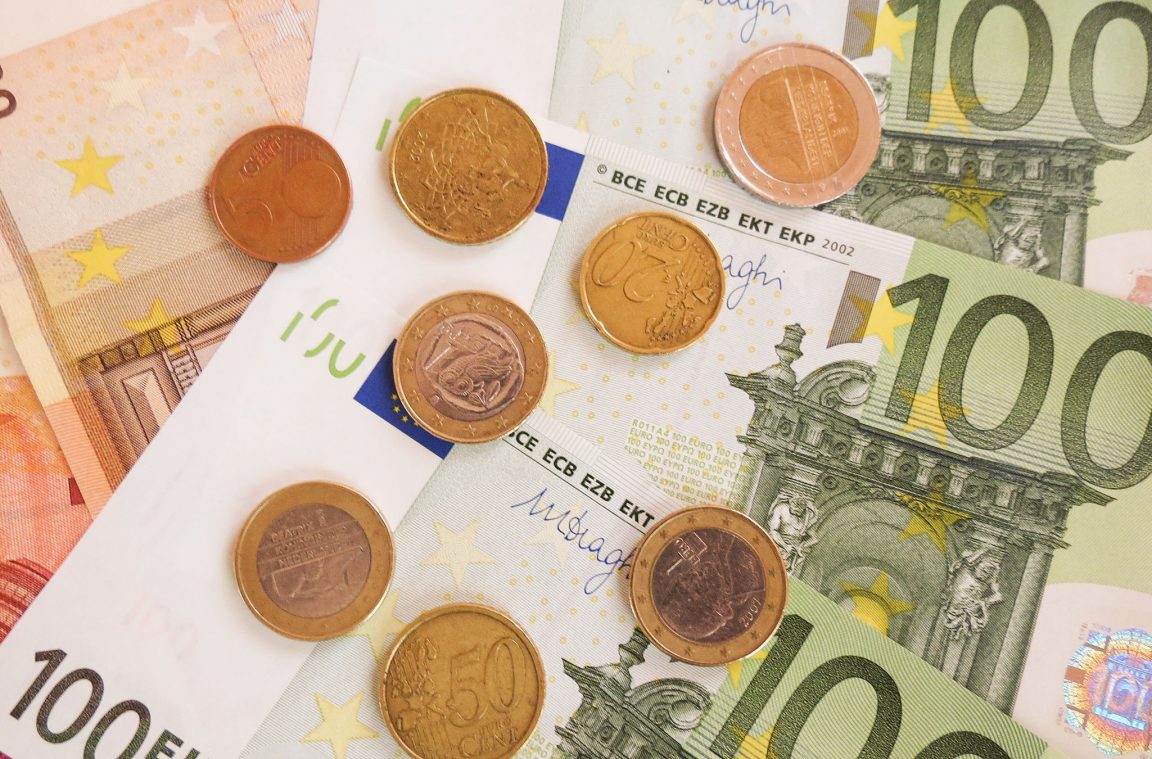 Euro faturaları ve madeni paralar