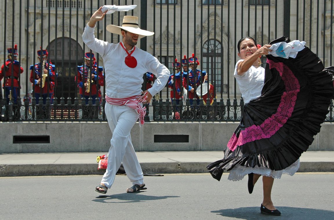 Costumes do Peru: o Marinera